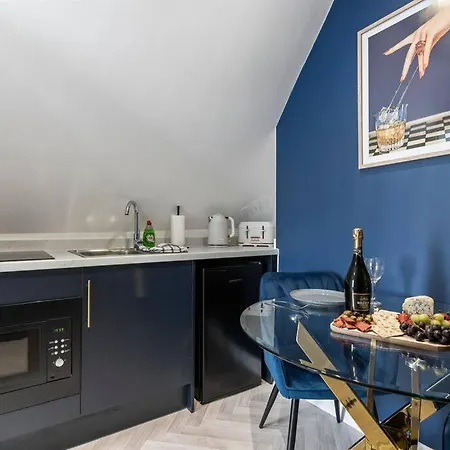 Skyward Penthouse #9 With Seaview At Bowles By Yoko Apartment 4*