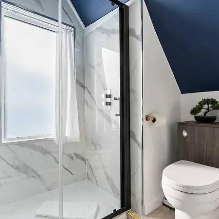 Skyward Penthouse #9 With Seaview At Bowles By Yoko 4*