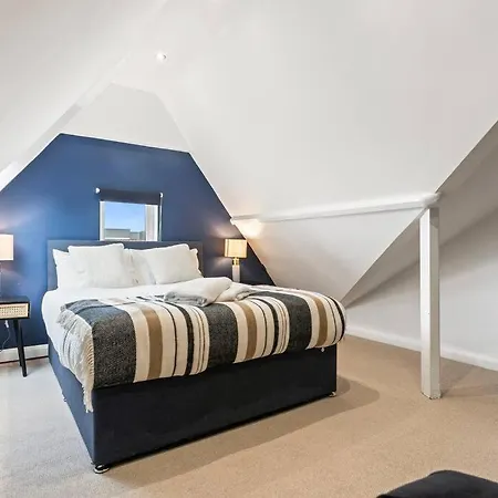 Skyward Penthouse #9 With Seaview At Bowles By Yoko Apartment 4*