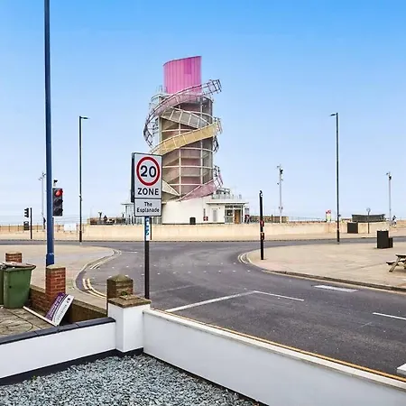 Skyward Penthouse #9 With Seaview At Bowles By Yoko 4* Redcar